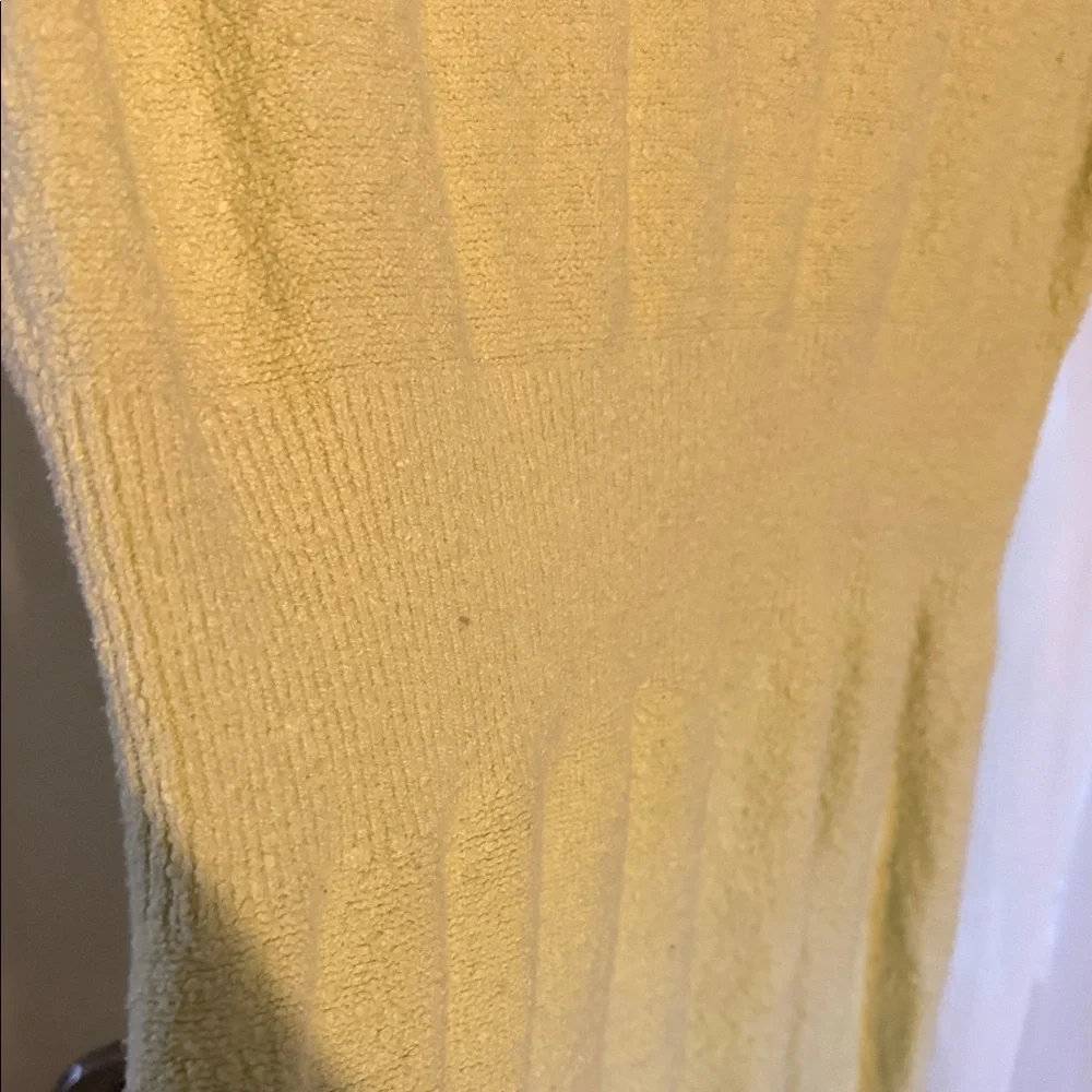 Elegant Lime Midi Dress - Picture 5 of 6